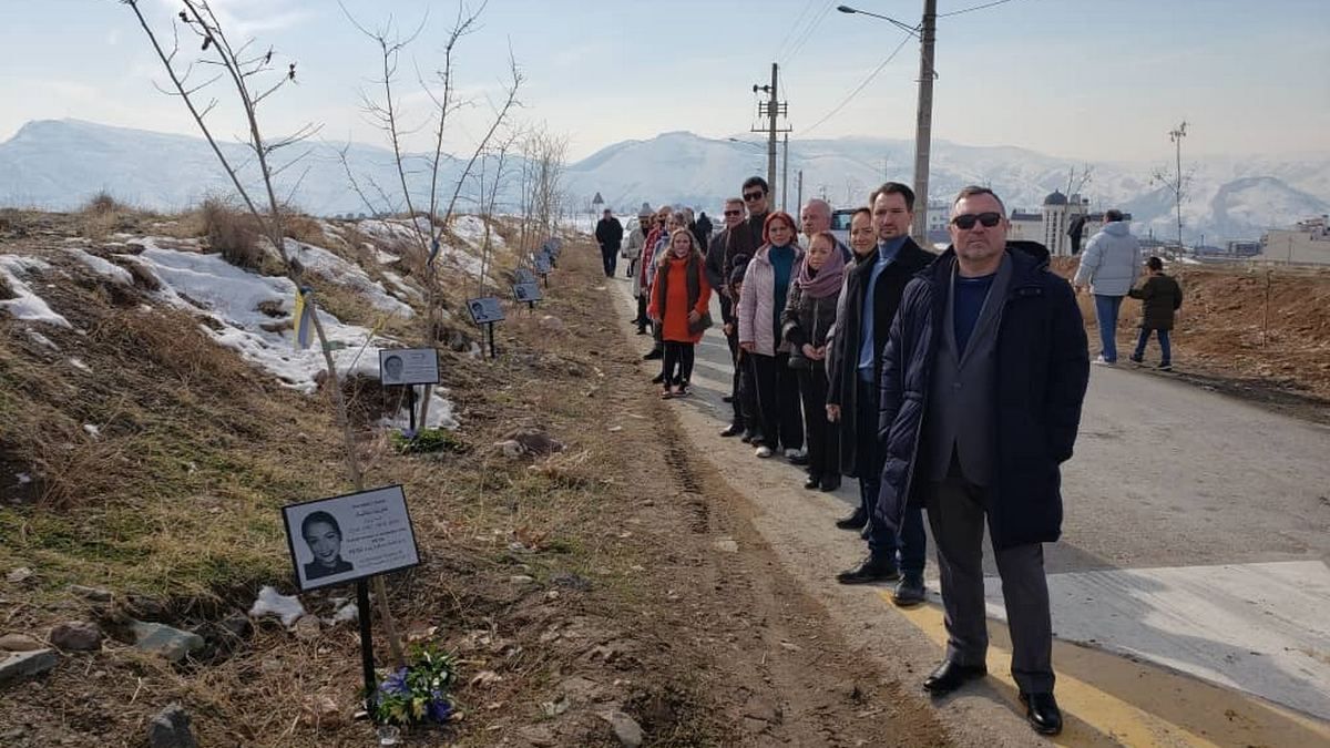 Годовщина крушения самолета МАУ: в Иране открыли Аллею памяти Годовщина крушения самолета МАУ: в Иране открыли Аллею памяти