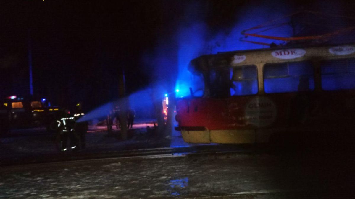 У Харкові на ходу загорівся трамвай: рятувальники показали моторошне відео - Новини Харків - Харків