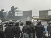 В Алматы воют сирены и слышна стрельба: власть призывает людей не выходить из дома В Алматы воют сирены и слышна стрельба: власть призывает людей не выходить из дома