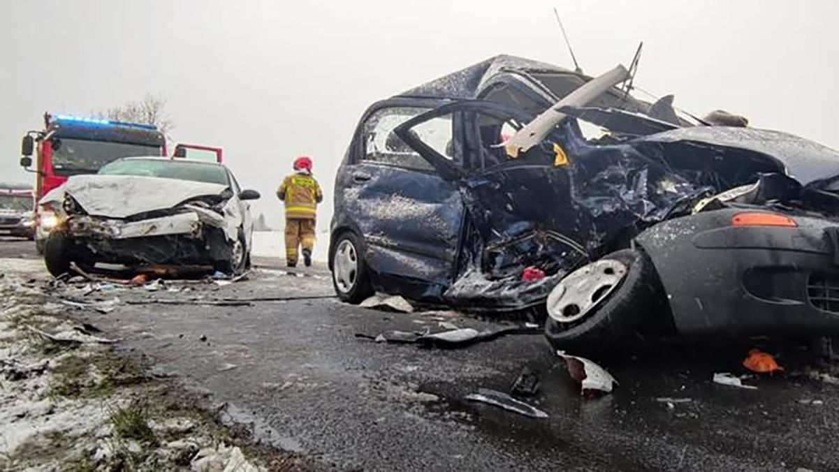 В ДТП у Польщі загинув українець: 29-річний чоловік виїхав на зустрічну смугу - Україна новини - 24 Канал В ДТП у Польщі загинув українець: 29-річний чоловік виїхав на зустрічну смугу - Україна новини - 24 Канал