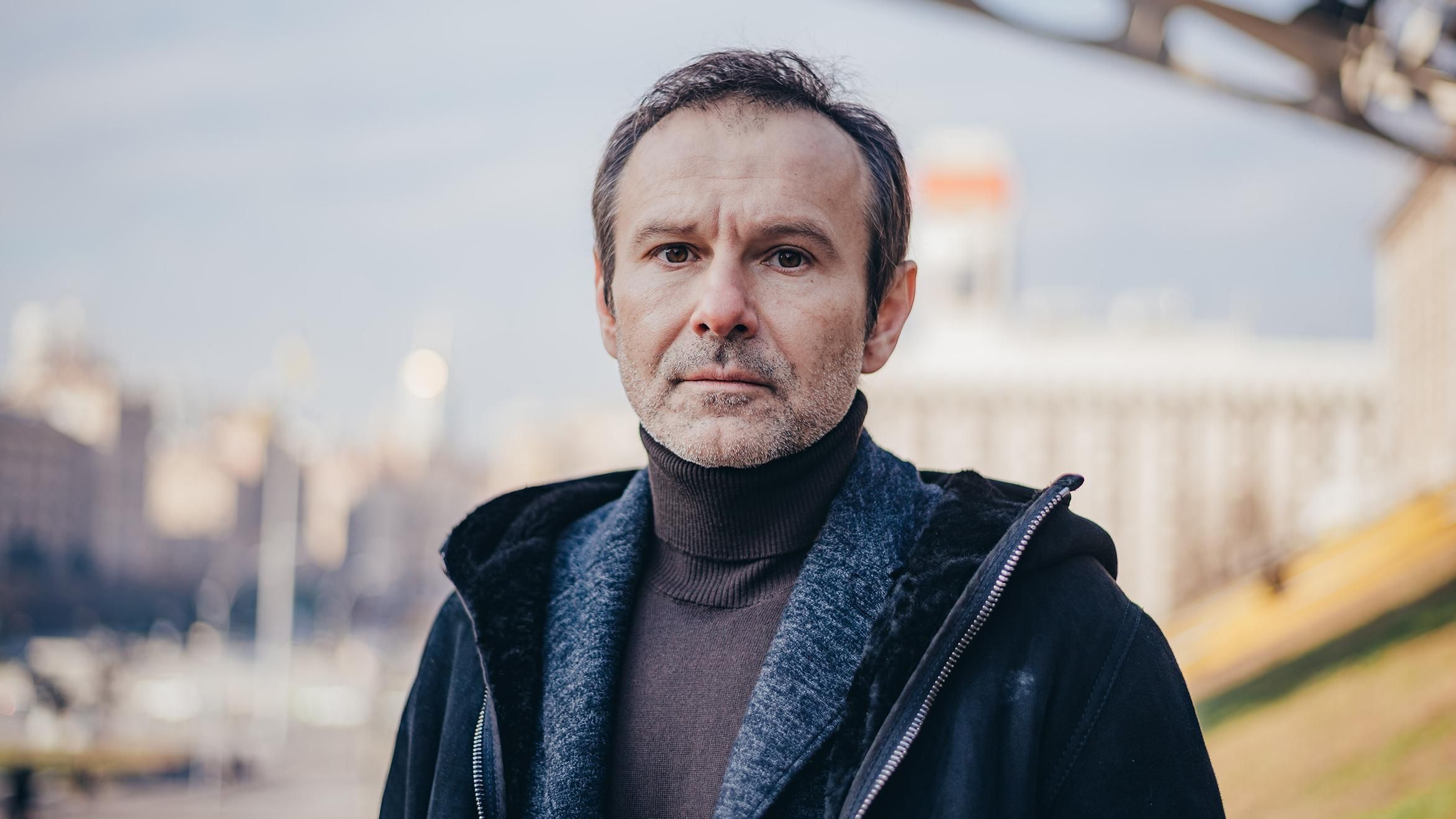 Вакарчук заколядовал с вертепом посреди улицы во Львове: праздничное видео - Новости Львов - Львов Вакарчук заколядовал с вертепом посреди улицы во Львове: праздничное видео - Новости Львов - Львов