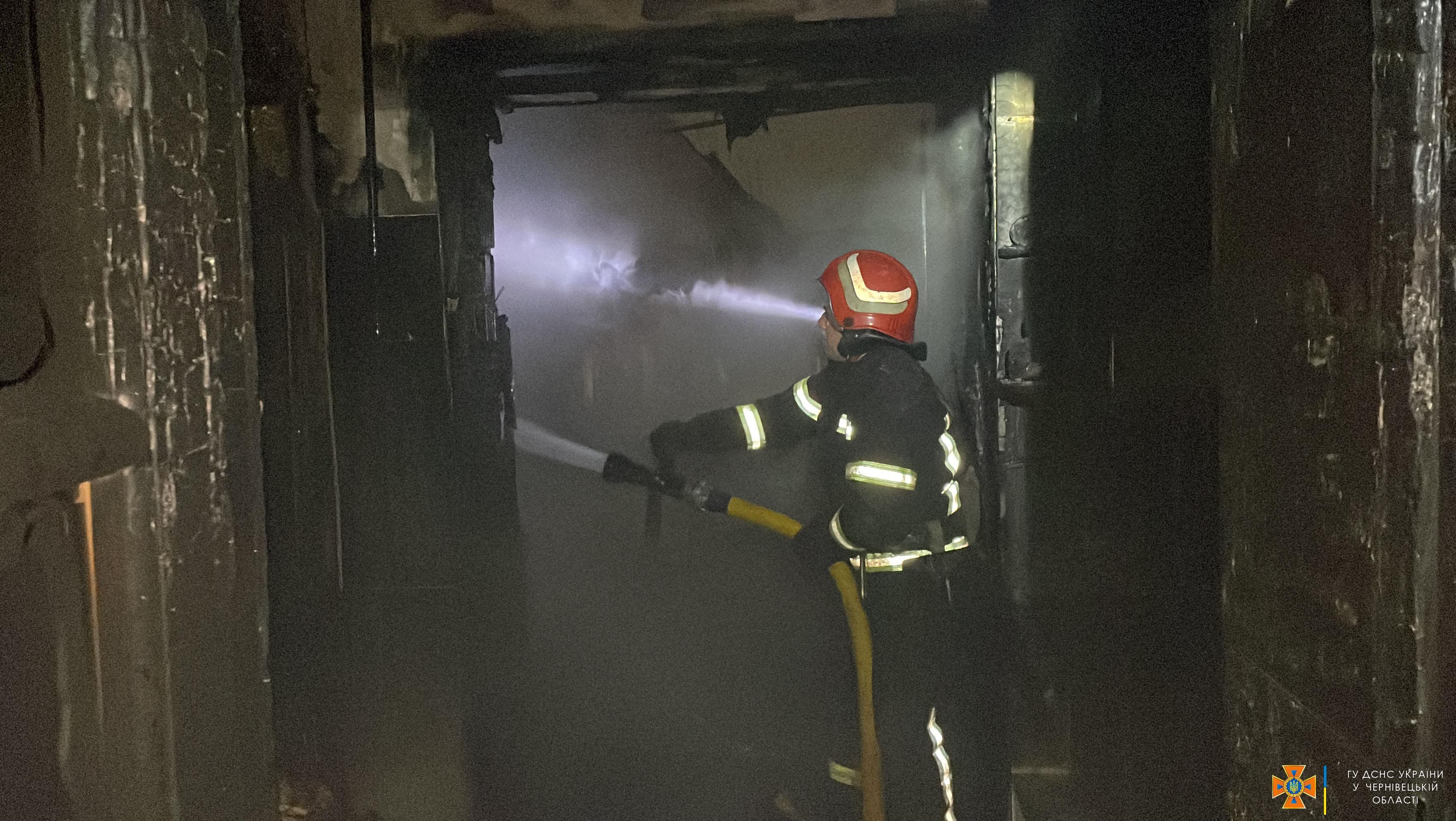 В Черновцах произошло 2 пожара с пострадавшими: фото с места событий