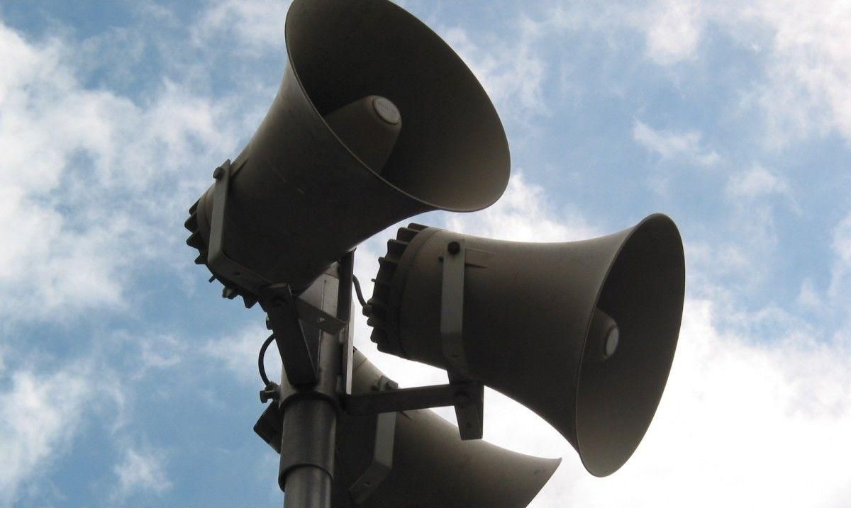 У Чернівцях посеред ночі вмикали сирени: люди обурені, поліція спіймала хулігана - Україна новини - 24 Канал У Чернівцях посеред ночі вмикали сирени: люди обурені, поліція спіймала хулігана - Україна новини - 24 Канал