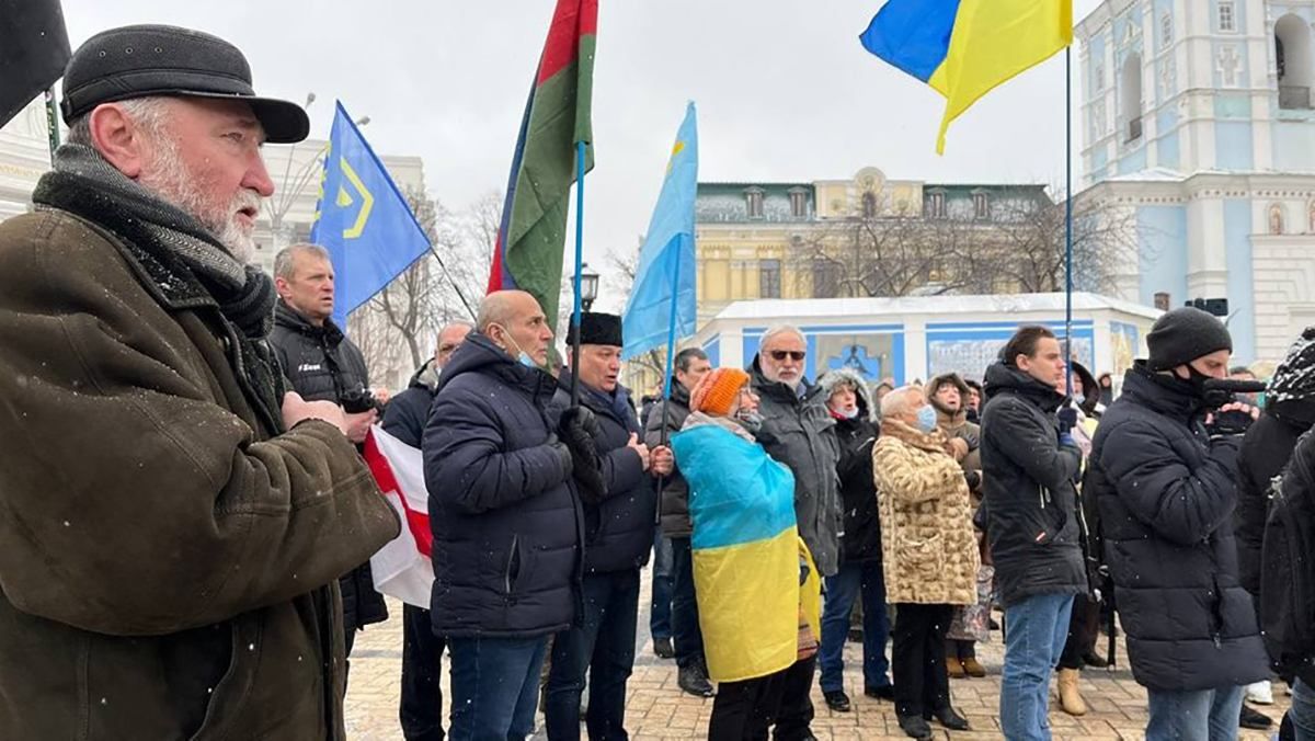 У Києві люди вийшли на акцію напередодні міжнародних перемовин з Росією - Новини Росії і України - 24 Канал