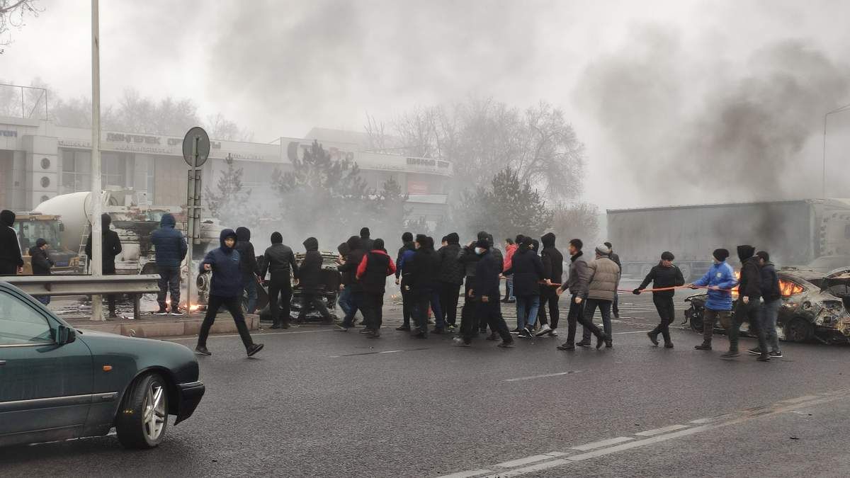 Не политические вопросы: казахи назвали основную причину протестов