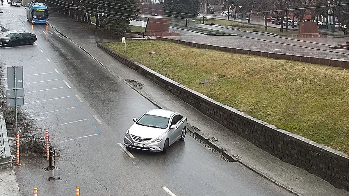 У Дніпрі авто й автобуси "їздять боком" по ожеледиці: відео кількох ДТП - Дніпро У Дніпрі авто й автобуси "їздять боком" по ожеледиці: відео кількох ДТП - Дніпро