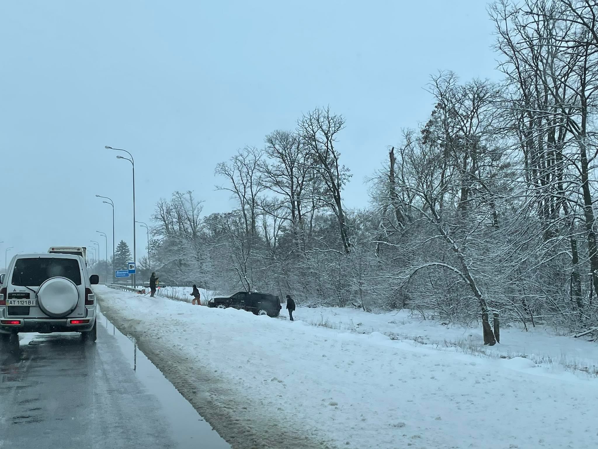 Пробки от Житомира: как непогода сковала движение по трассе Киев – Чоп Пробки от Житомира: как непогода сковала движение по трассе Киев – Чоп