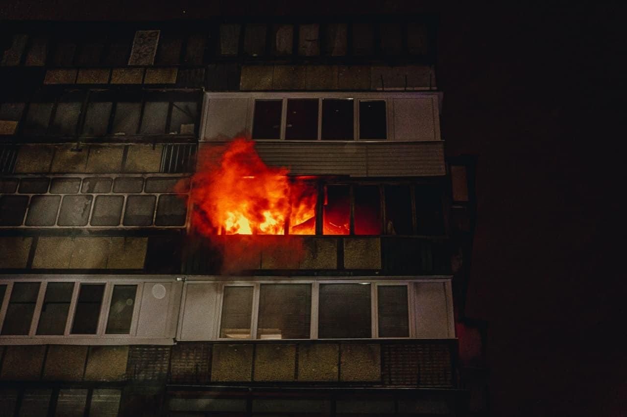 Тіло знайшли під балконом: киянин хотів врятуватися від пожежі і загинув, вистрибнувши з вікна - Новини Київ - Київ