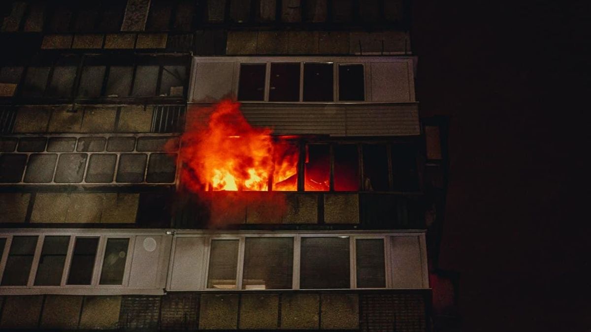 Тело нашли под балконом: киевлянин хотел спастись от пожара и погиб, выпрыгнув из окна