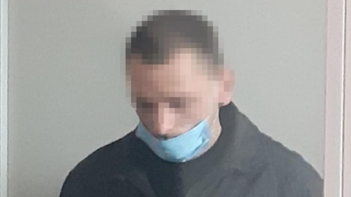 Насильника из Днепропетровщины, который жестоко зарезал женщину, взяли под стражу