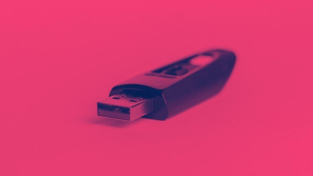 Під виглядом подарунків: хакери з FIN7 розповсюджували USB-накопичувачі зі шкідливим ПЗ поштою - Новини технологій - Техно