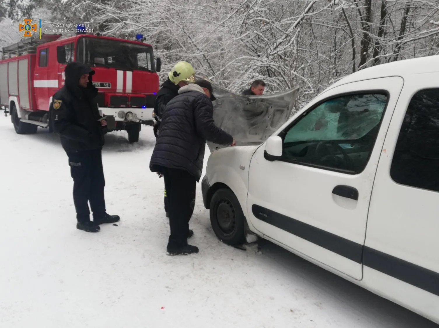 Таврія спалахнула під час руху: на Львівщині в один день загорілися 2 автівки Таврія спалахнула під час руху: на Львівщині в один день загорілися 2 автівки