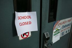 Вчителі хотіли дистанційку, але влада скасувала уроки: у Чикаго закрили школи через суперечки