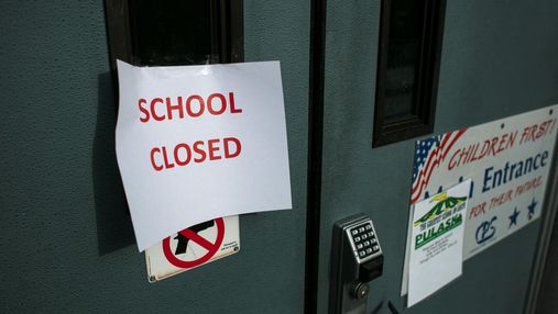 Вчителі хотіли дистанційку, але влада скасувала уроки: у Чикаго закрили школи через суперечки