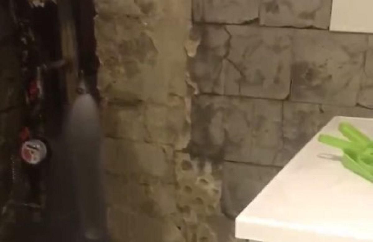 В Киеве в квартире девушки возник мега-потоп из-за прорыва трубы: эпическое видео В Киеве в квартире девушки возник мега-потоп из-за прорыва трубы: эпическое видео