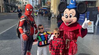 Монатик с сыновьями отдыхает в Голливуде: фото звездных наследников