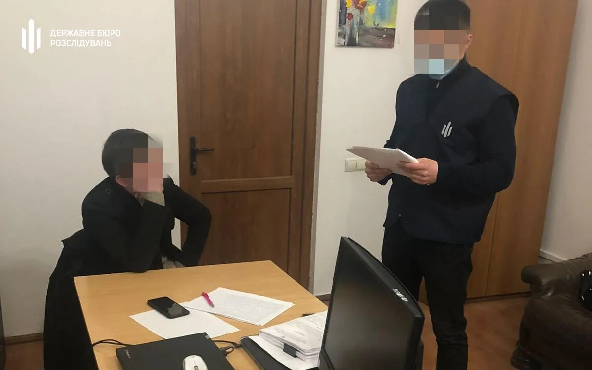 На Львівщині ДБР викрило митника, який допомагав контрабандистам На Львівщині ДБР викрило митника, який допомагав контрабандистам