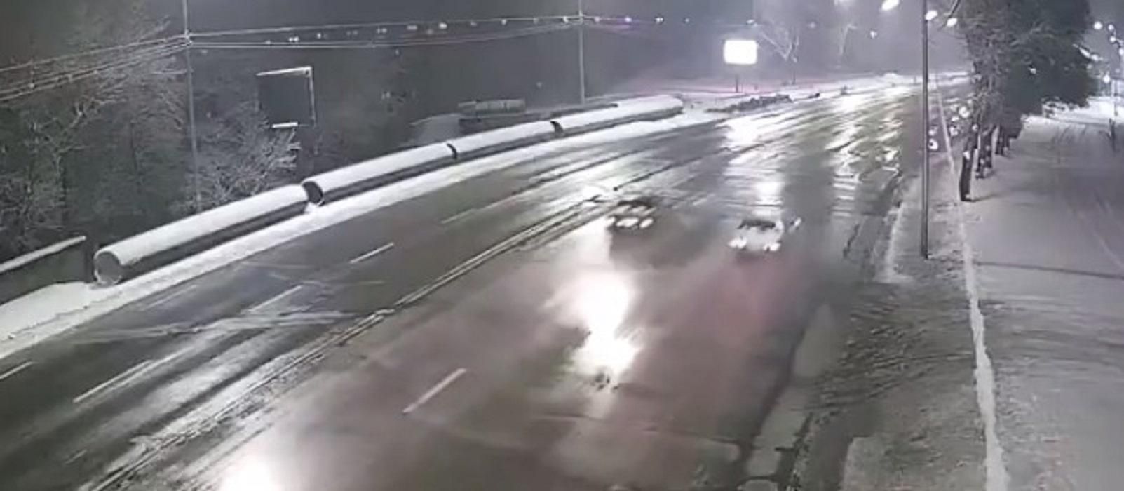 На Березняках стритрейсеры устроили гонки на обледенелой дороге: возмутительное видео На Березняках стритрейсеры устроили гонки на обледенелой дороге: возмутительное видео