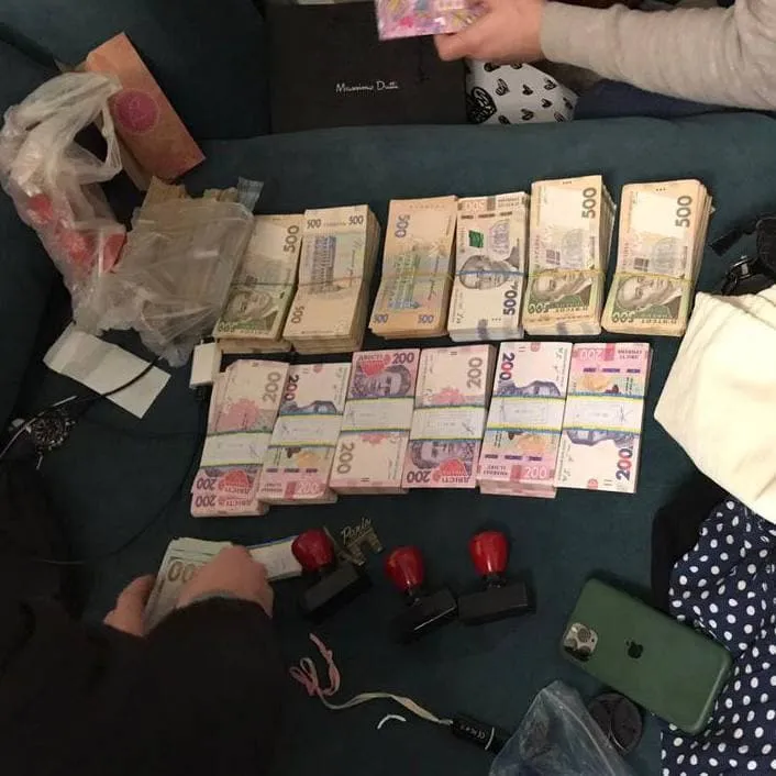 Підробні COVID-сертифікати, у Києві викрили групу лікарів-шахраїв Підробні COVID-сертифікати, у Києві викрили групу лікарів-шахраїв