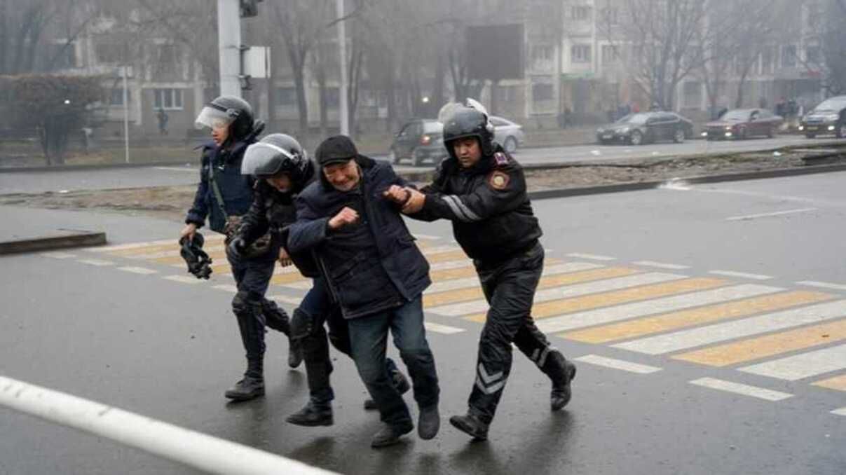 На протестах в Казахстане задержали почти 10 тысяч человек