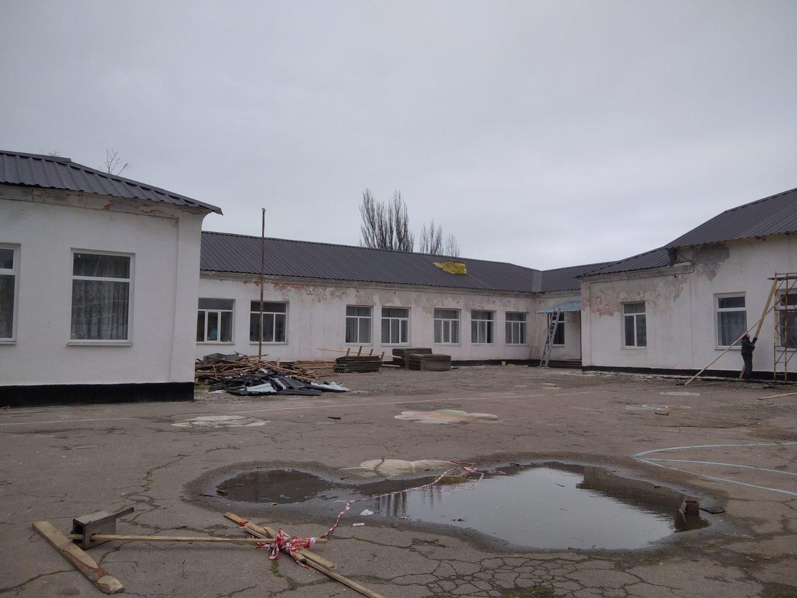 Всюди пліснява: в аварійному стані опинилася школа на Херсонщині, яку ремонтували за 2 мільйона - Новини Херсона - Освіта Всюди пліснява: в аварійному стані опинилася школа на Херсонщині, яку ремонтували за 2 мільйона - Новини Херсона - Освіта