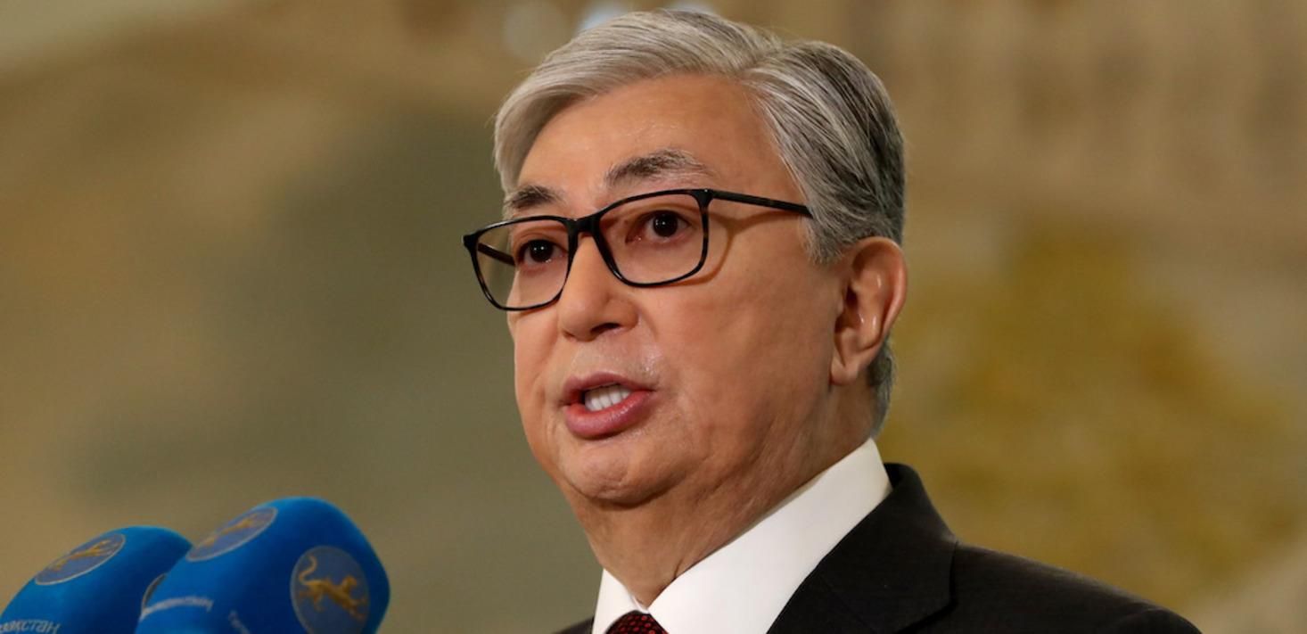 Токаев запретил повышать зарплаты депутатам и чиновникам Токаев запретил повышать зарплаты депутатам и чиновникам