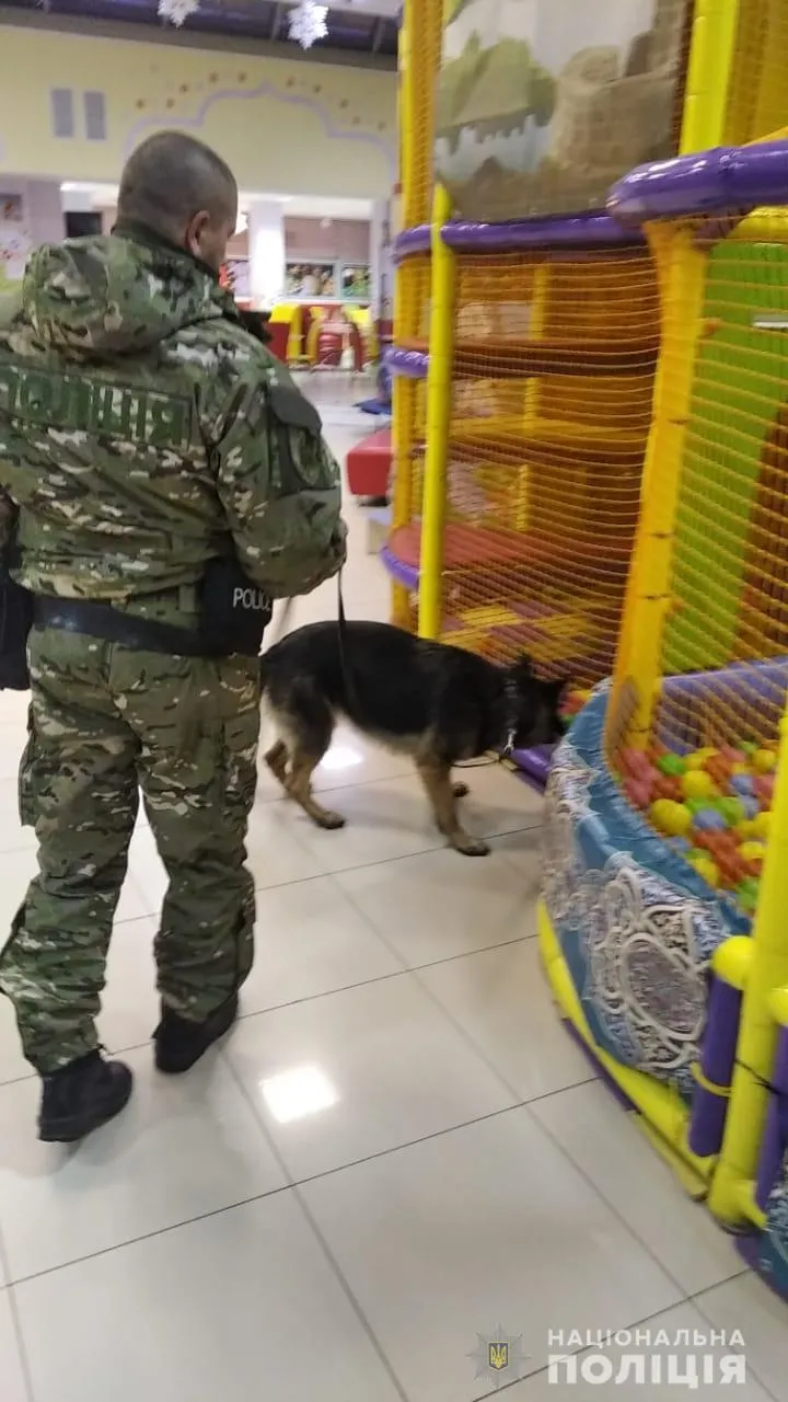 У Харкові замінували 38 торгових центрів і супермаркетів У Харкові замінували 38 торгових центрів і супермаркетів