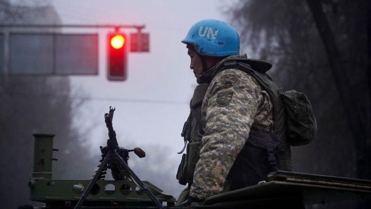 Военные в Казахстане незаконно использовали шлемы миротворцев ООН