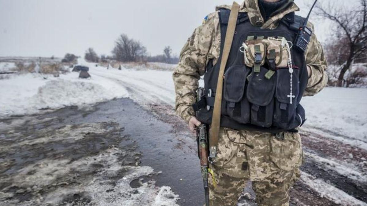 Бойовики на Донбасі смертельно поранили українського захисника - Україна новини - 24 Канал