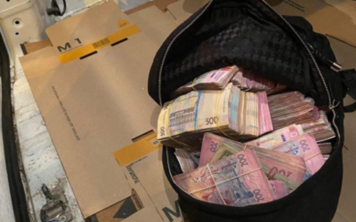 Спіймали на гарячому: ДБР затримала київзеленбудівця, який отримав 4 мільйони "відкату" - Київ Спіймали на гарячому: ДБР затримала київзеленбудівця, який отримав 4 мільйони "відкату" - Київ