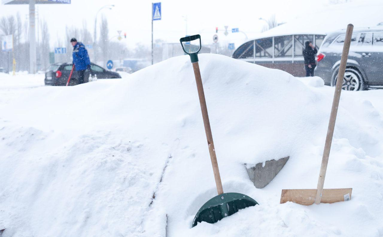 Киевских предпринимателей предупредили о штрафах за неубранный снег
