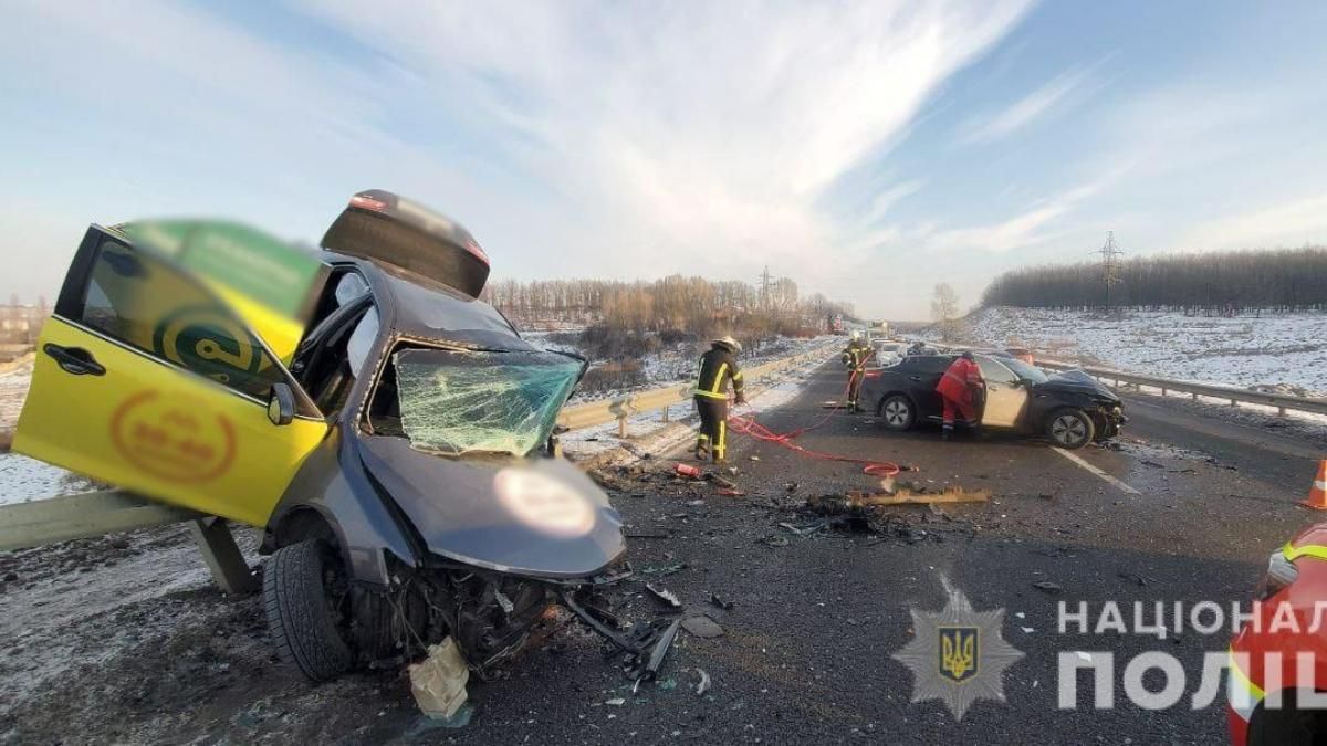 Вез жену и детей: озвучили детали смертельного ДТП с такси возле Харькова Вез жену и детей: озвучили детали смертельного ДТП с такси возле Харькова