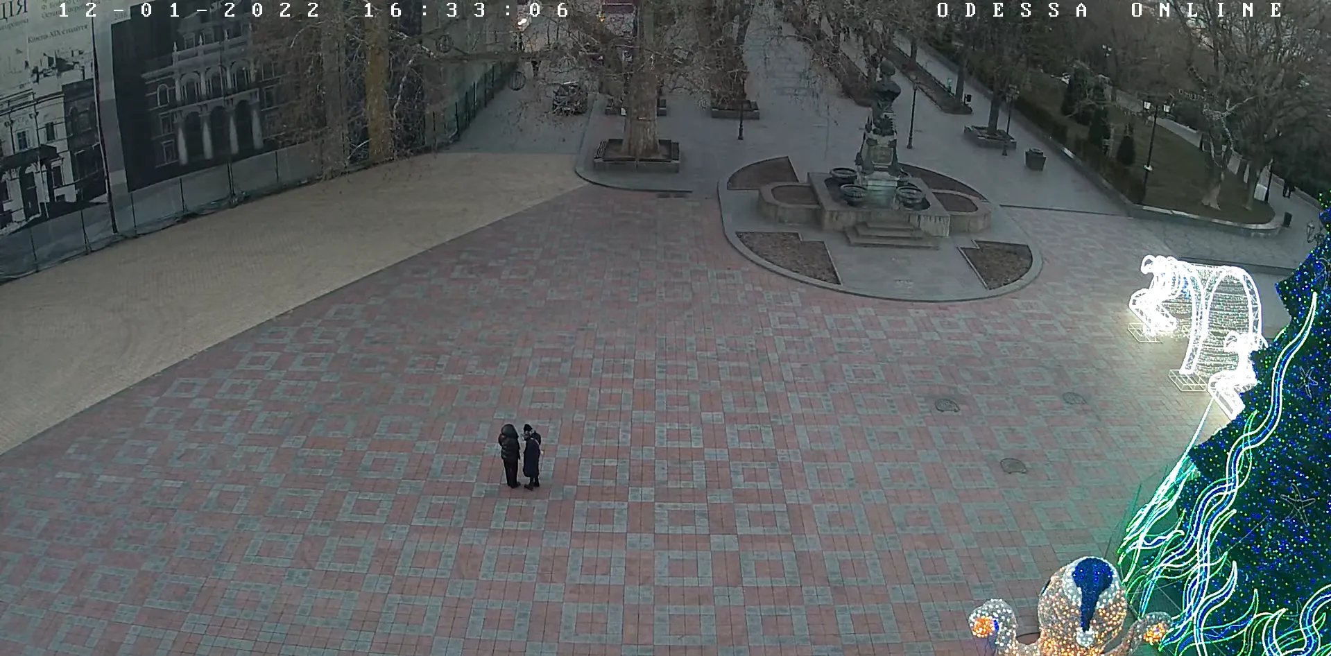 Замінували головну ялинку Одеси та кілька вулиць Замінували головну ялинку Одеси та кілька вулиць