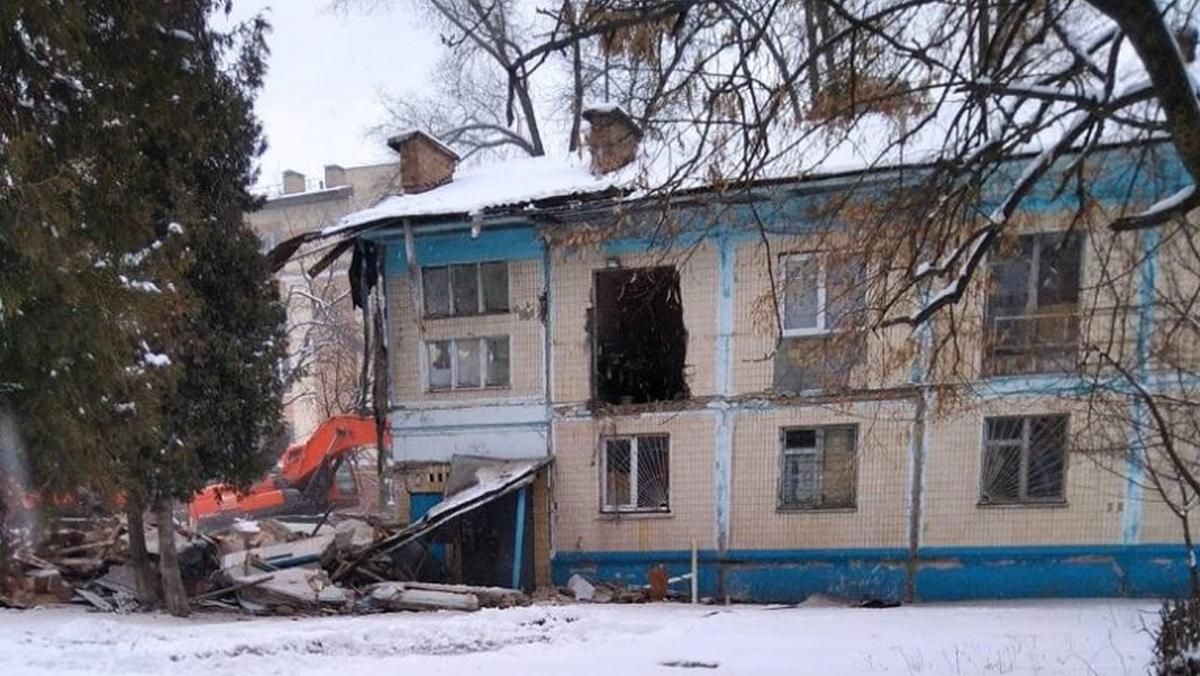 У поліції відкрили справу через скандальне руйнування гуртожитку у Києві - Київ