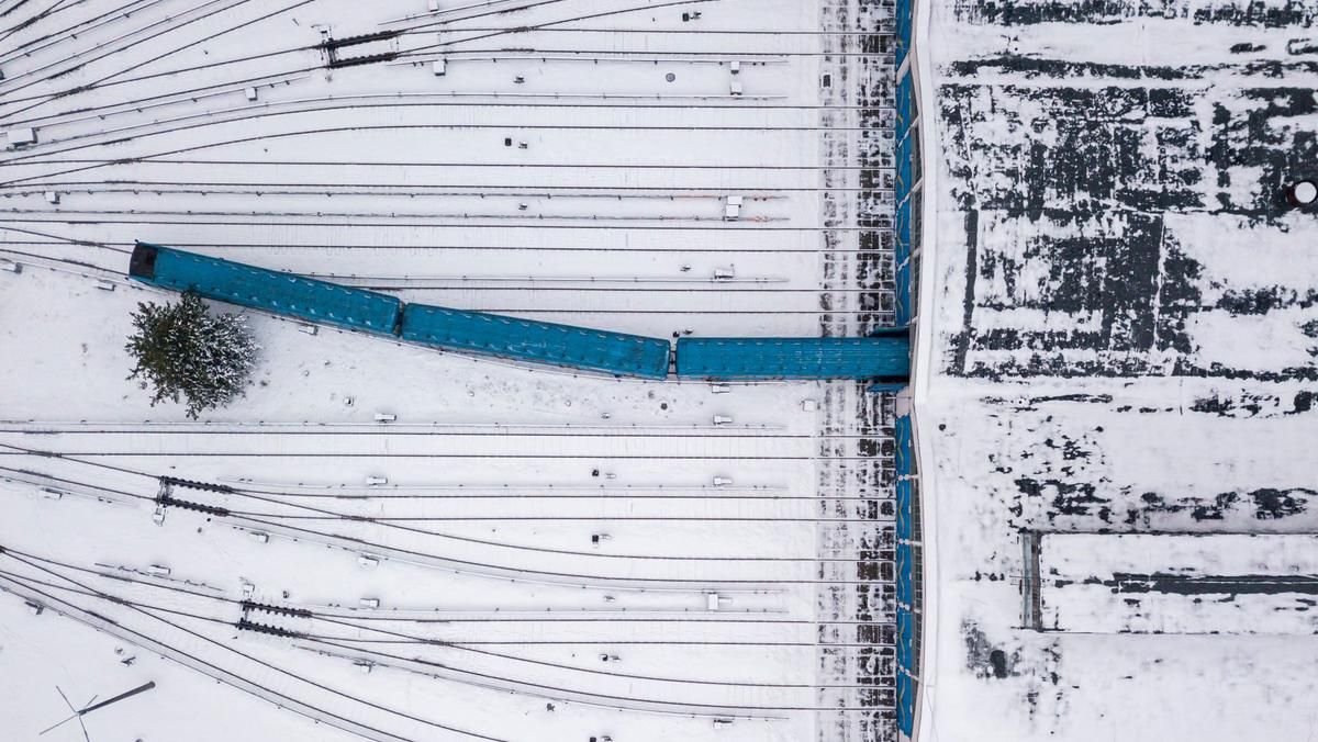 Засніжене та чарівне місце: блогер зняв депо метро на Дарниці з висоти пташиного польоту - Новини Києва сьогодні - Київ Засніжене та чарівне місце: блогер зняв депо метро на Дарниці з висоти пташиного польоту - Новини Києва сьогодні - Київ