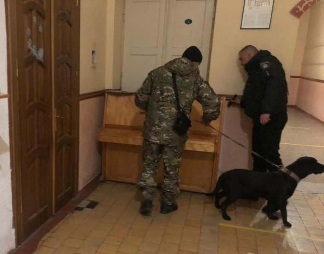 Почти 34 тысячи человек эвакуировали из львовских школ из-за сообщения о минировании Почти 34 тысячи человек эвакуировали из львовских школ из-за сообщения о минировании