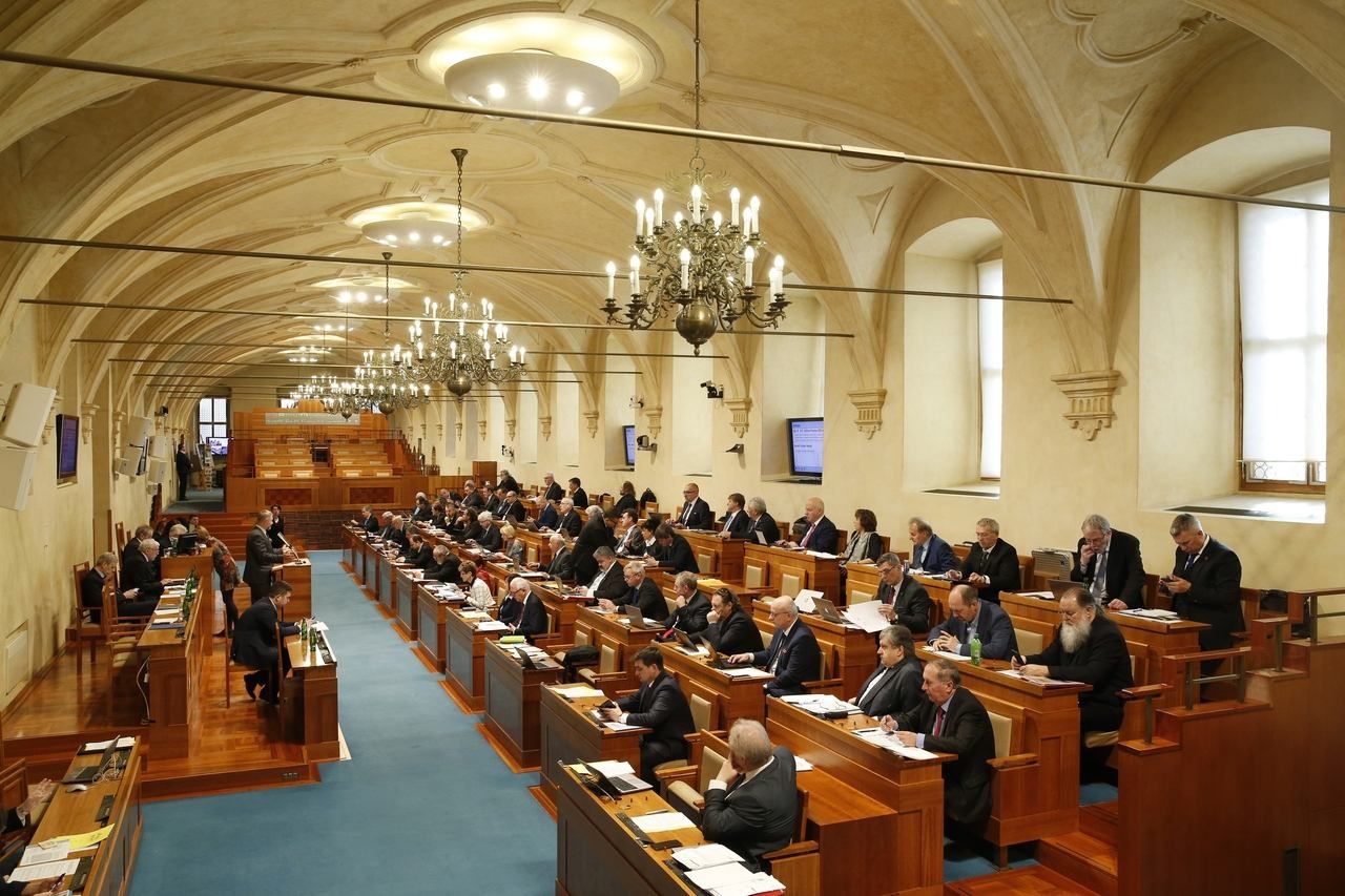 Обговорювали понад 20 годин: парламент Чехії не зміг висловити довіру новому уряду - 24 Канал