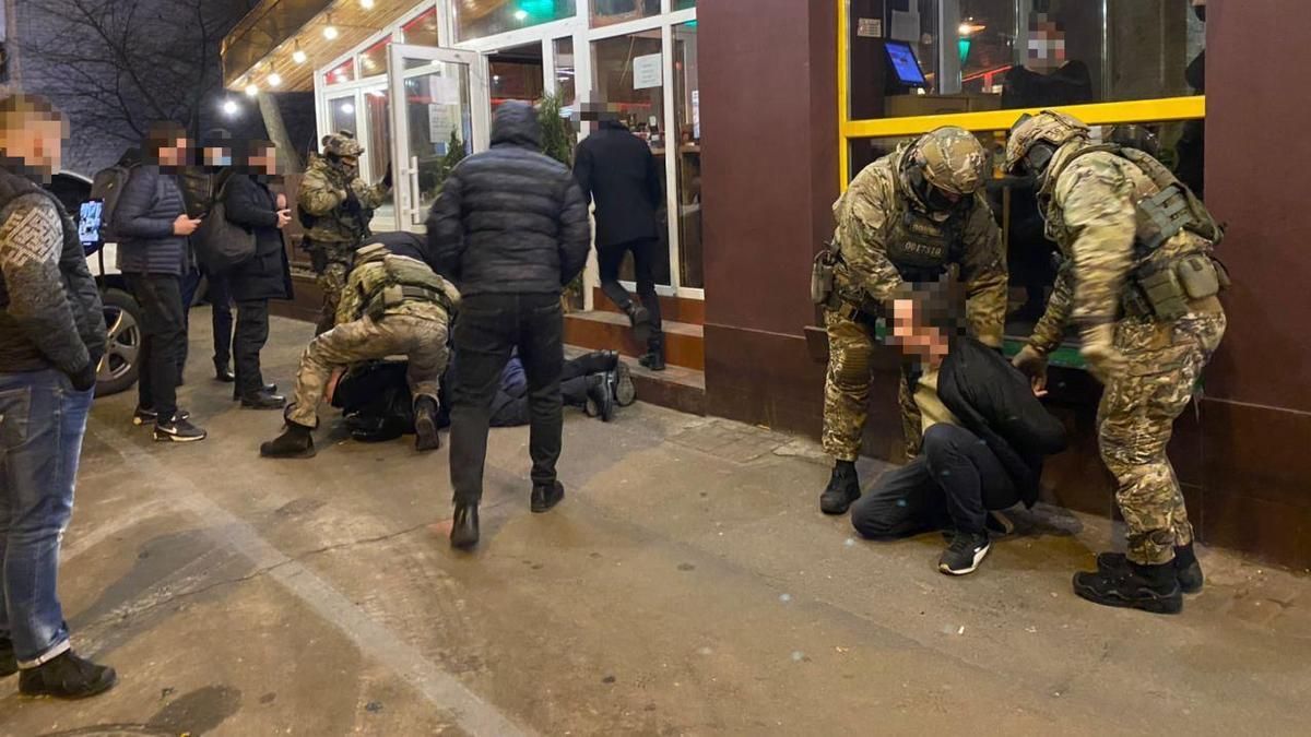 У Києві судитимуть банду, яка викрадала людей та вимагала великі суми у підприємців - Київ У Києві судитимуть банду, яка викрадала людей та вимагала великі суми у підприємців - Київ