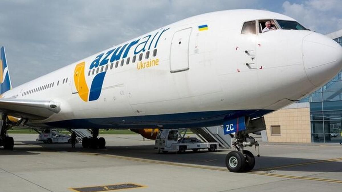 Из-за обледенения самолета: несколько сотен пассажиров застряли в "Борисполе" почти на сутки Из-за обледенения самолета: несколько сотен пассажиров застряли в "Борисполе" почти на сутки