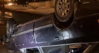 У Києві п'яний водій перекинув машину на дах і намагався втекти з місця ДТП