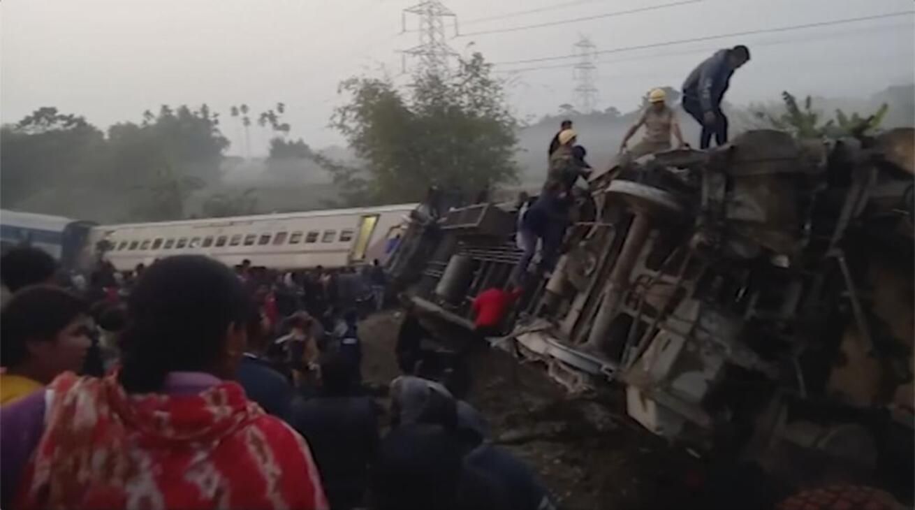 В Індії потяг зійшов з рейок: є жертви й постраждалі - 24 Канал