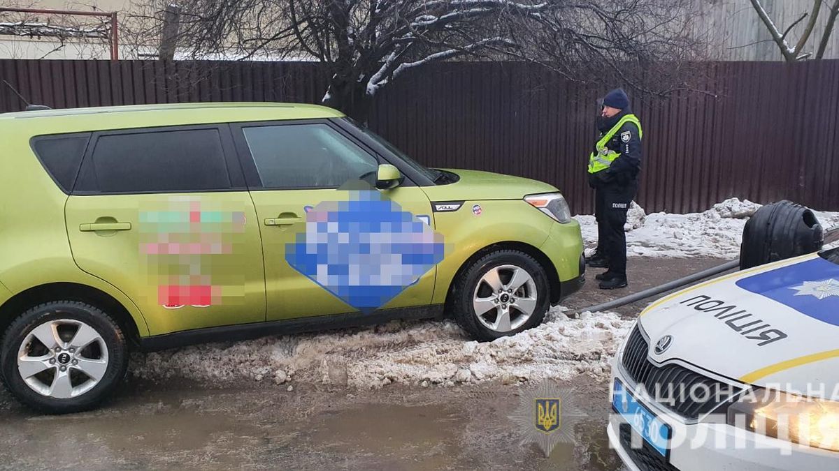 Во Львове за рулем внезапно умер водитель: неуправляемый автомобиль выехал на встречную