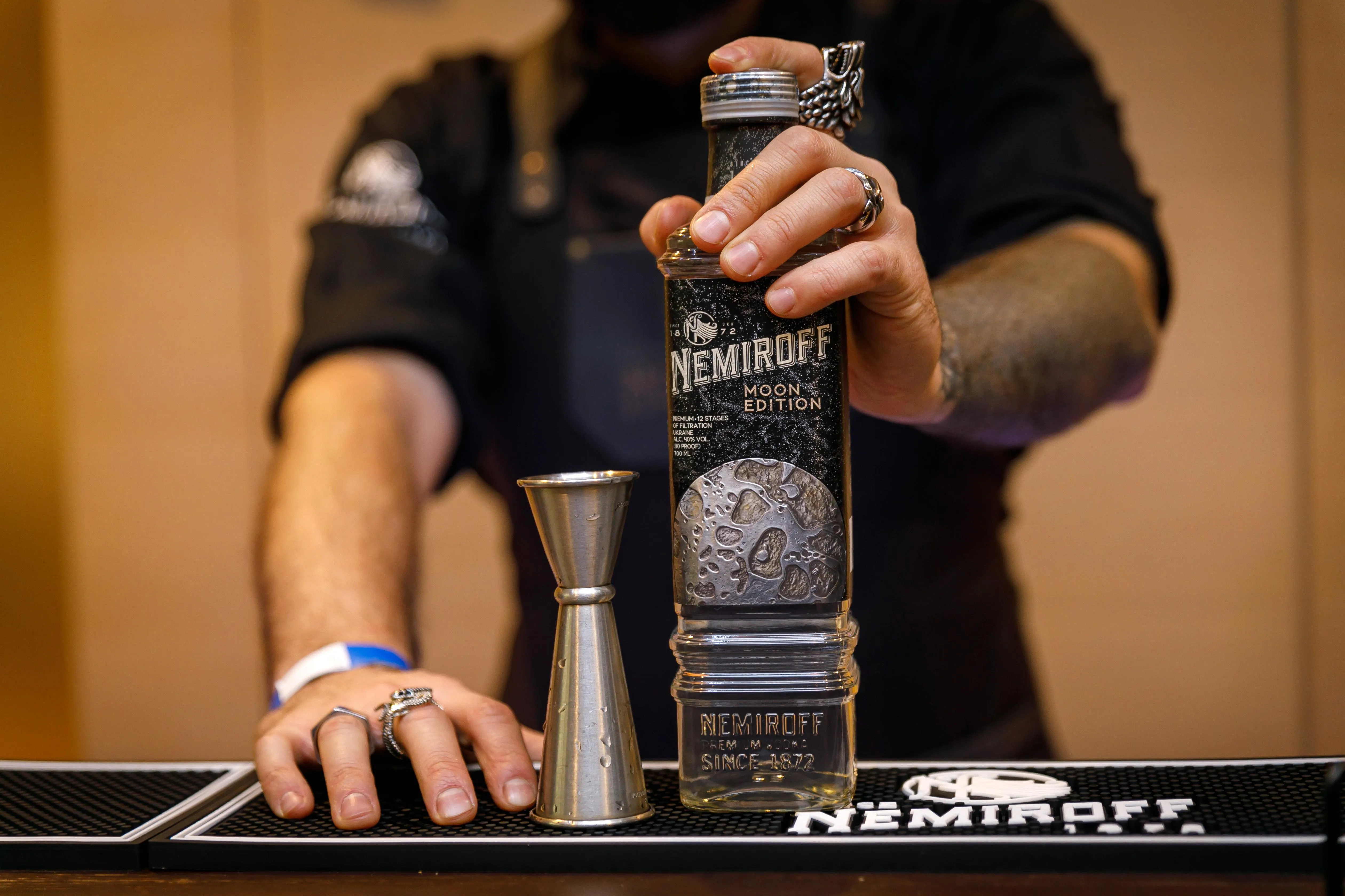 Nemiroff представила водку Moon Edition Nemiroff представила водку Moon Edition