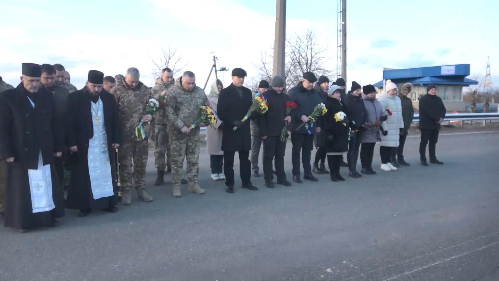 "Кожен відповість за ці смерті": на Донбасі вшанували загиблих у теракті під Волновахою - Свіжі новини Донецька - 24 Канал