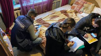 В Черкассах мать снимала порно со своими маленькими дочками