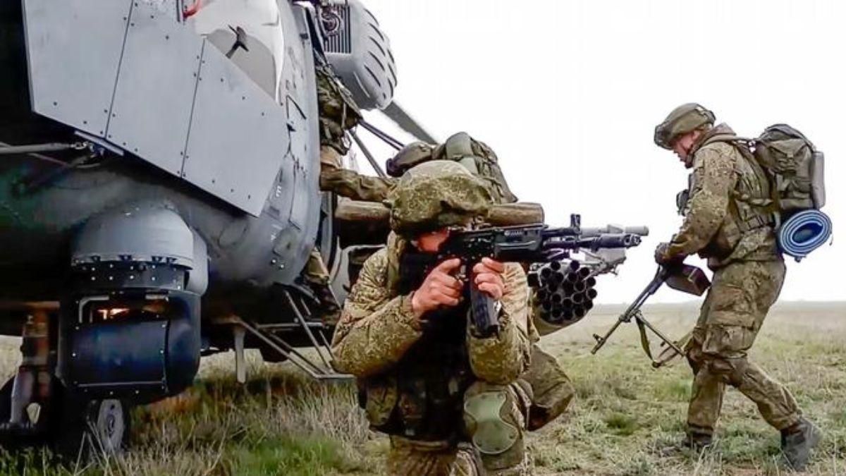 Під чужим прапором: розвідка попередила, що Росія готує спецоперацію на Донбасі - Україна новини - 24 Канал Під чужим прапором: розвідка попередила, що Росія готує спецоперацію на Донбасі - Україна новини - 24 Канал