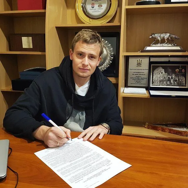 У ДТП в Одесі, ймовірно, загинула дружина футболіста Данченка У ДТП в Одесі, ймовірно, загинула дружина футболіста Данченка