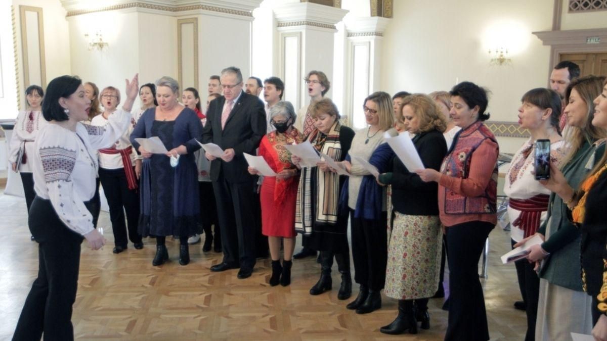 Іноземні дипломати заспівали "Щедрик" українською: яскраве відео - Україна новини - 24 Канал Іноземні дипломати заспівали "Щедрик" українською: яскраве відео - Україна новини - 24 Канал