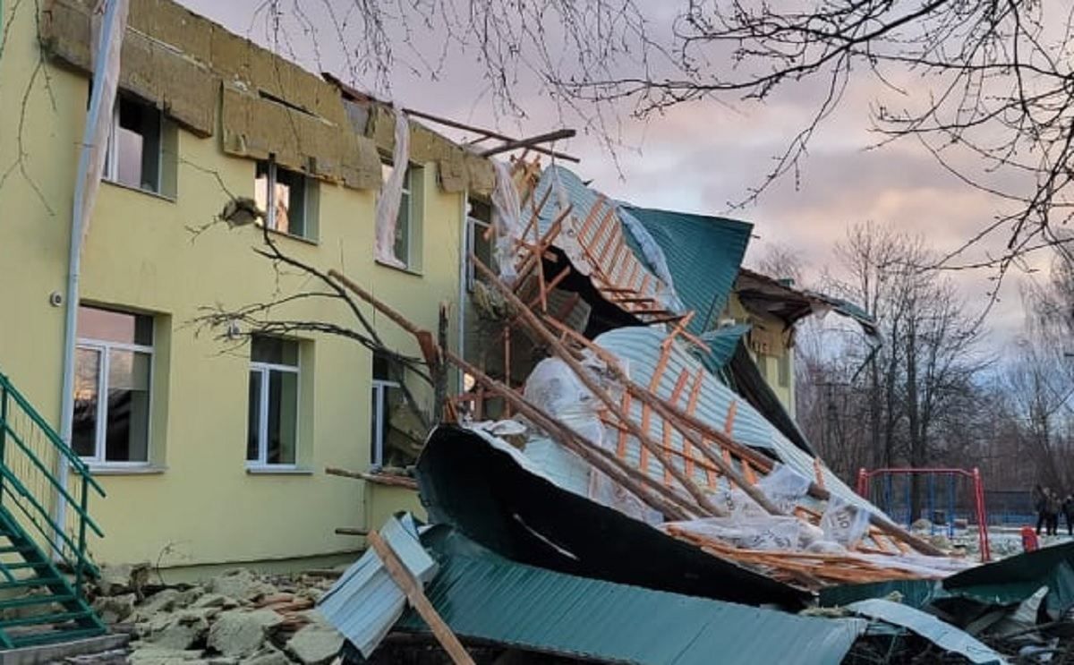 Садочок без даху, майже 200 міст і сіл без світла: Чернігівщиною пронісся буревій - Новини Чернігова - 24 Канал