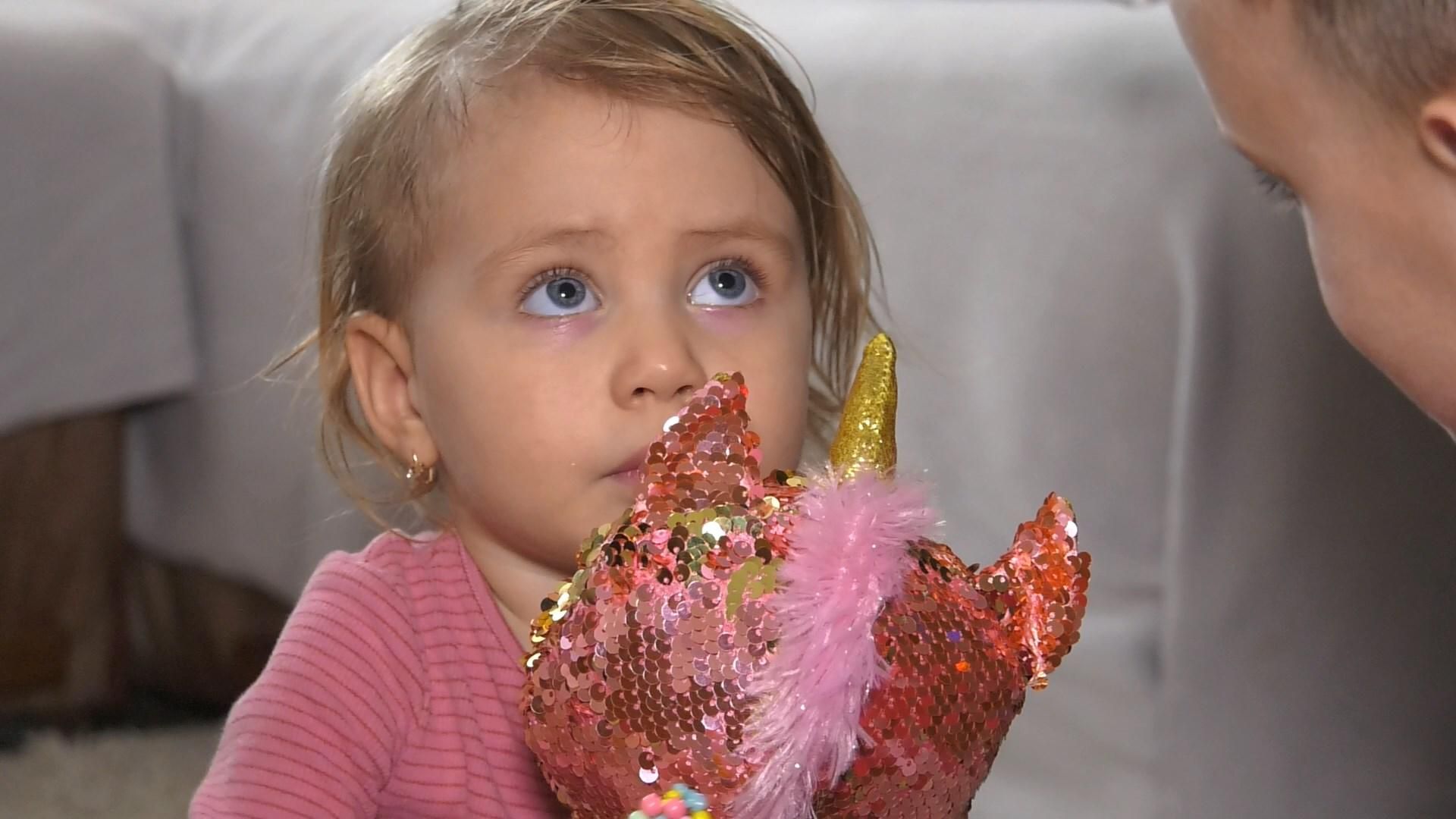 Більше ніж 2 мільйони доларів: маленька дівчинка зі СМА потребує найдорожчих ліків у світі - Україна новини - 24 Канал Більше ніж 2 мільйони доларів: маленька дівчинка зі СМА потребує найдорожчих ліків у світі - Україна новини - 24 Канал